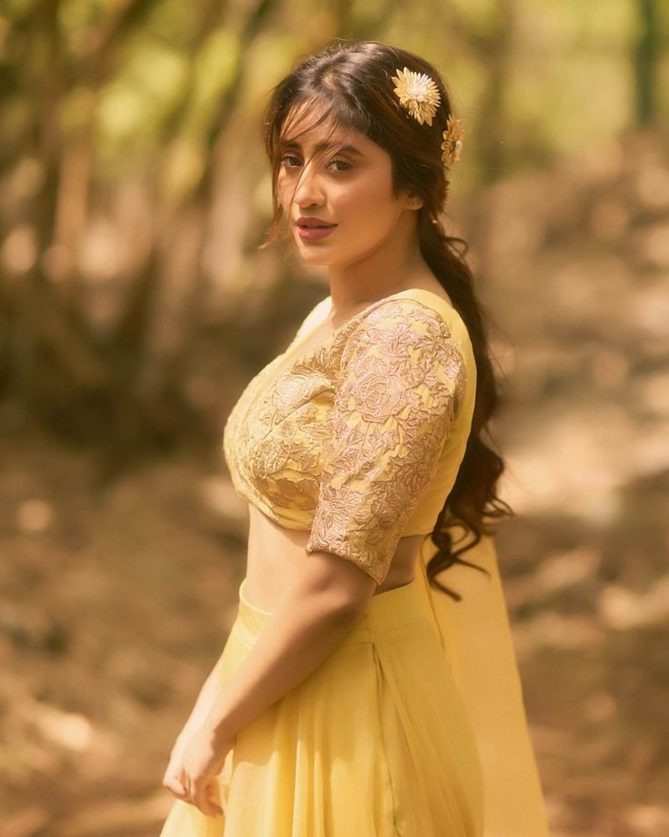 Shivangi Joshi Blossoms in Sunshine Yellow Lehenga Look 952991