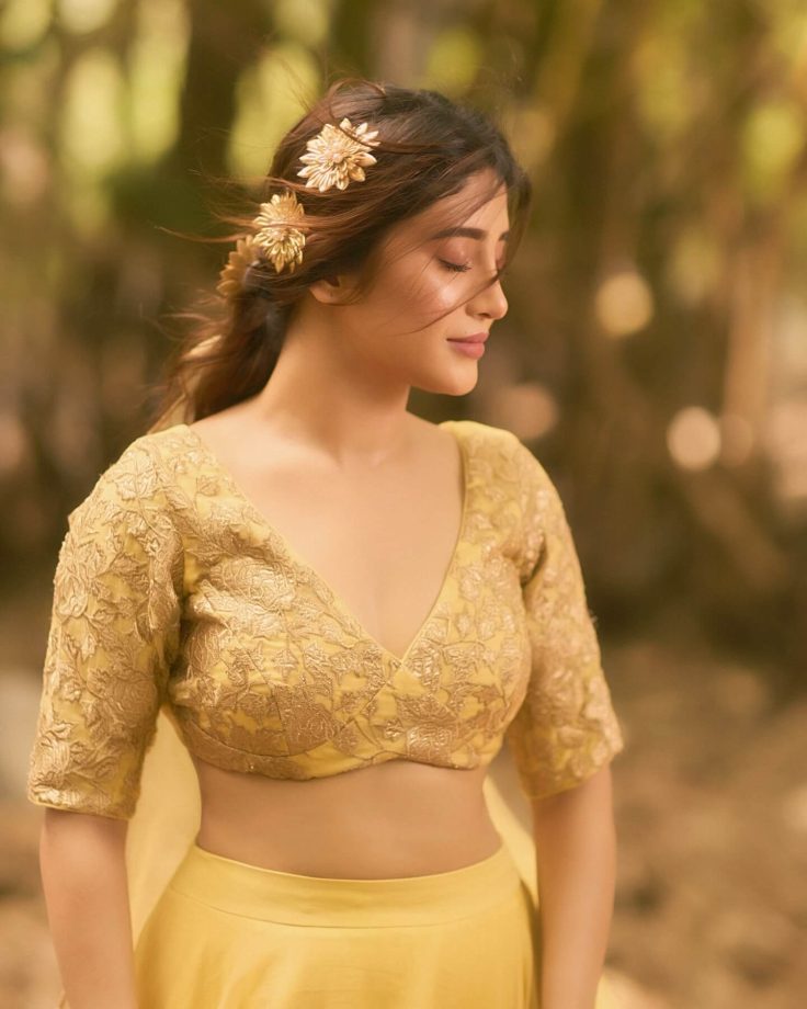 Shivangi Joshi Blossoms in Sunshine Yellow Lehenga Look 952982