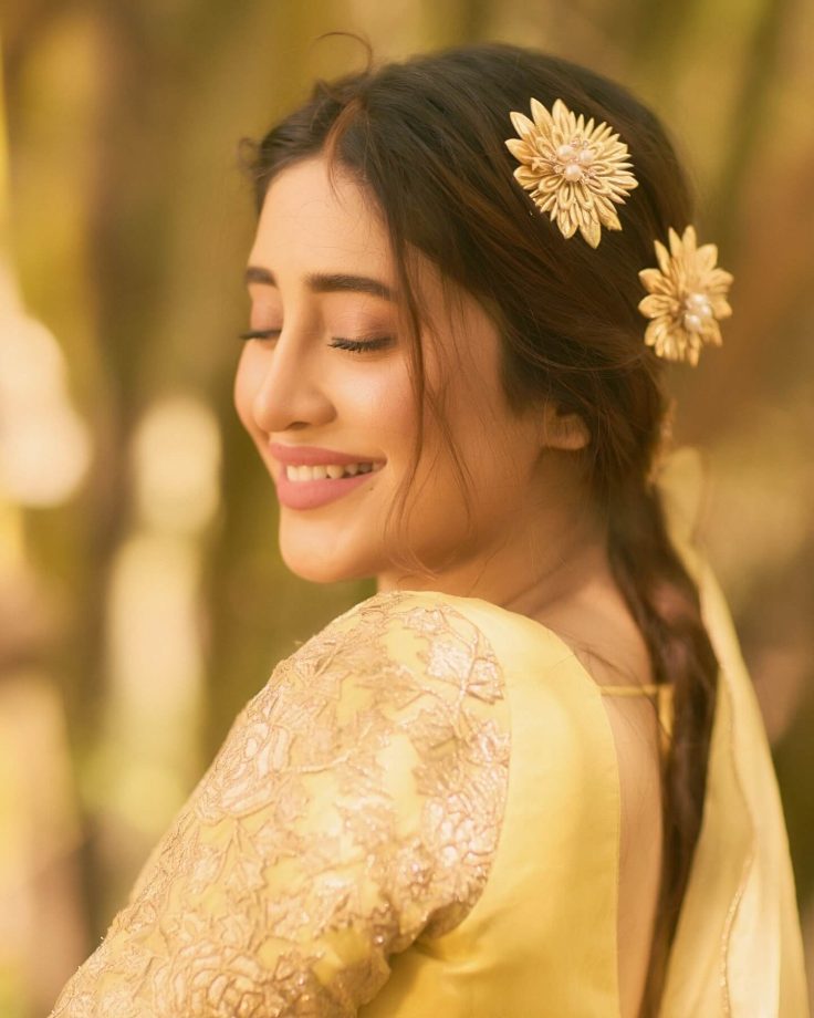 Shivangi Joshi Blossoms in Sunshine Yellow Lehenga Look 952985