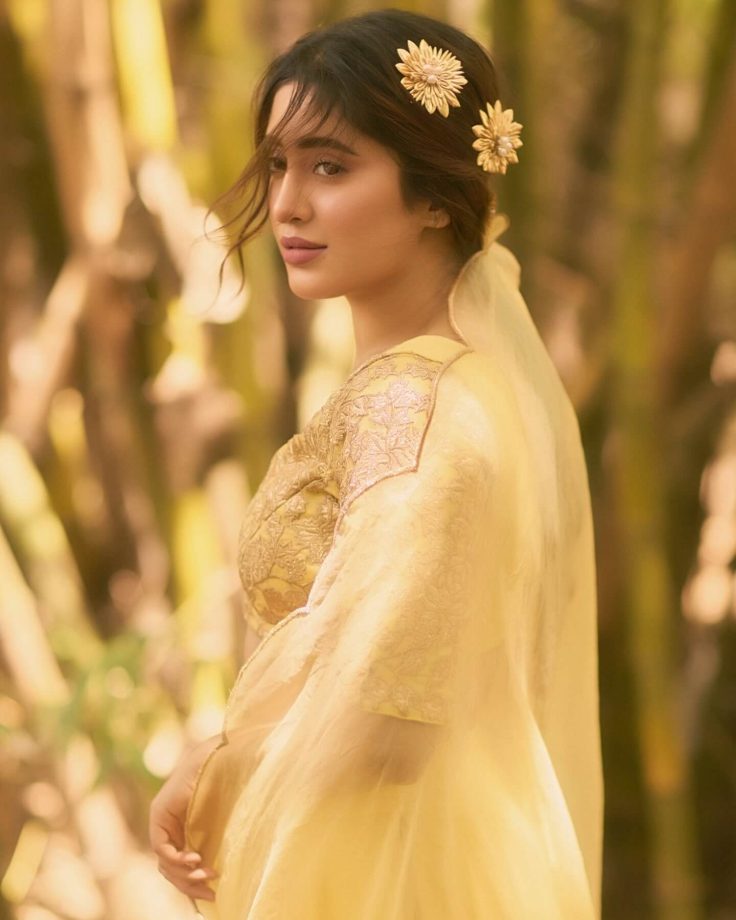 Shivangi Joshi Blossoms in Sunshine Yellow Lehenga Look 952979