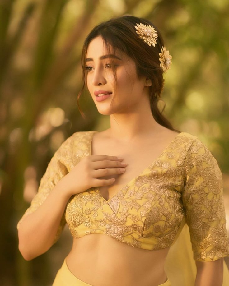 Shivangi Joshi Blossoms in Sunshine Yellow Lehenga Look 952987