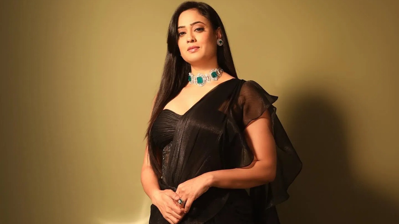 Shweta Tiwari Flaunts Her Stunning Figure In Black Slit Dress, Fans Can't Get Enough Of Her Killer Smile 952125