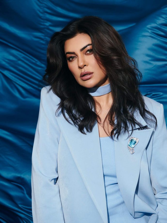 Sushmita Sen Makes Power Dressing Shine 952880
