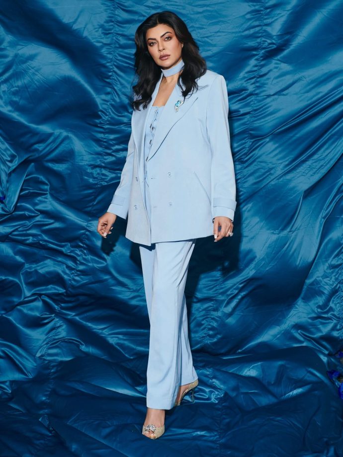 Sushmita Sen Makes Power Dressing Shine 952881