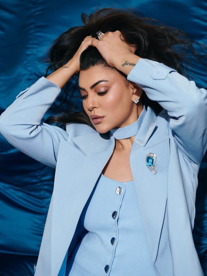 Sushmita Sen Makes Power Dressing Shine 952883