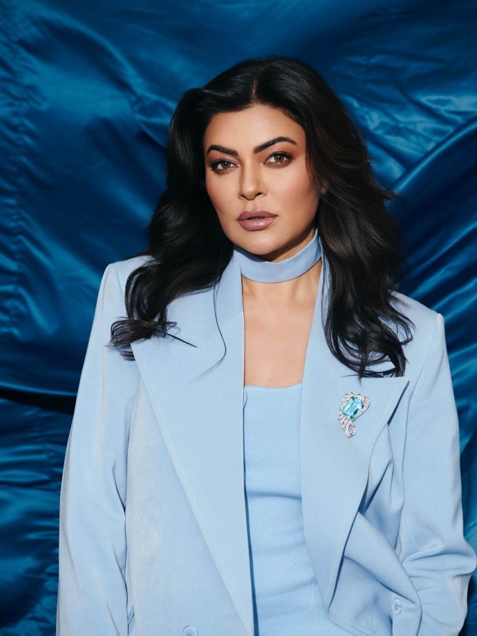 Sushmita Sen Makes Power Dressing Shine 952885