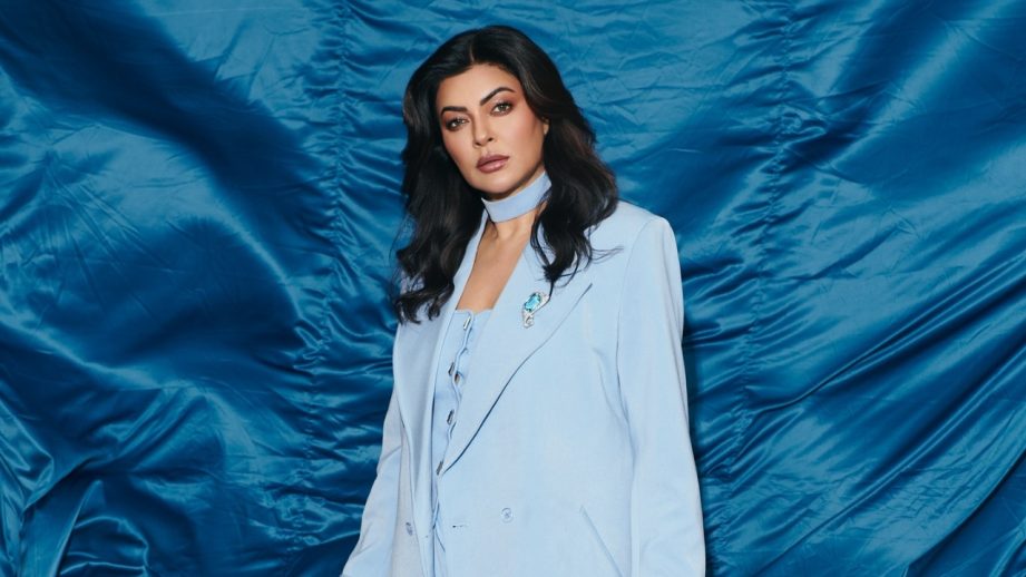 Sushmita Sen Makes Power Dressing Shine 952879