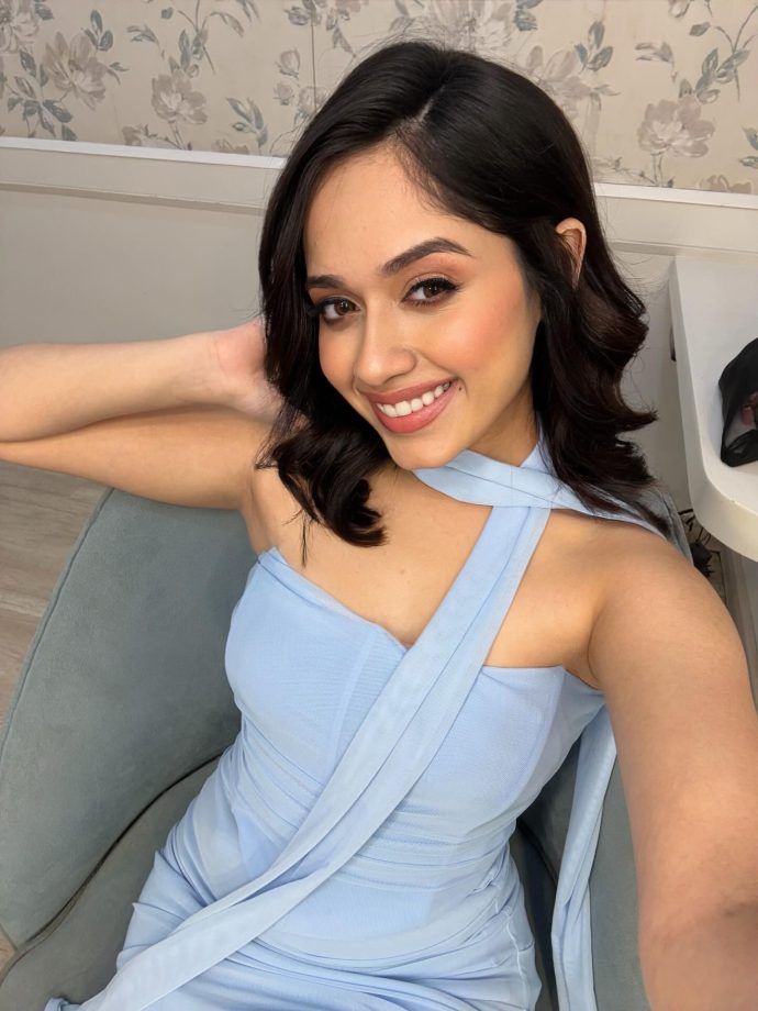 Wrapped in Style – Jannat Zubair's Soft Yet Bold Fashion Play 952974