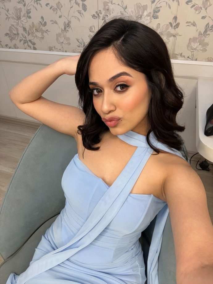 Wrapped in Style – Jannat Zubair's Soft Yet Bold Fashion Play 952975