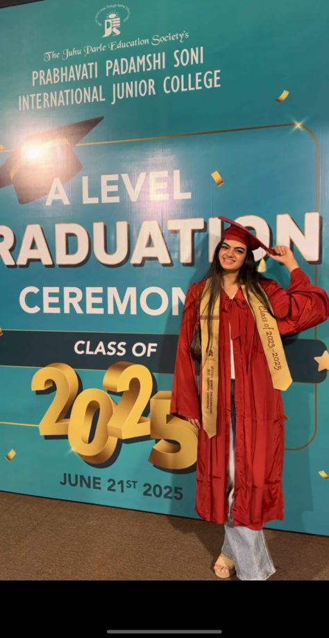 Yeh Hai Mohabbatein Fame Ruhaanika Dhawan Graduates With Pride - See Here! 952768