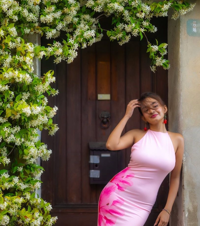 5 Times Anushka Sen Turned Heads in Gowns Like the Ultimate Fashion Queen 958496