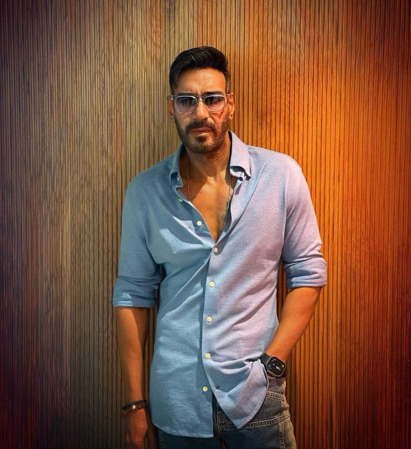 Ajay Devgn can't dance s**la, but still he rocks the stage 956170