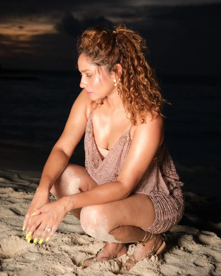 Ankita Lokhande's Beachside Glow-Up is All Things Chic and Dreamy 955098