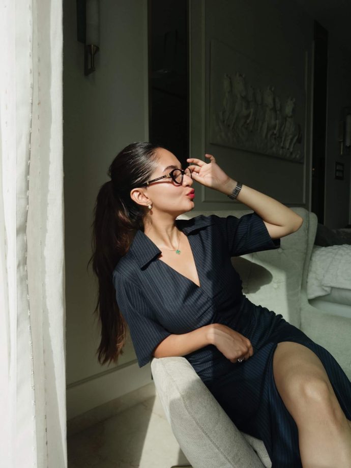 Anushka Sen Exudes Power In Thigh-high Slit Dress, Bold Lips Look Killer: See Pics 956742