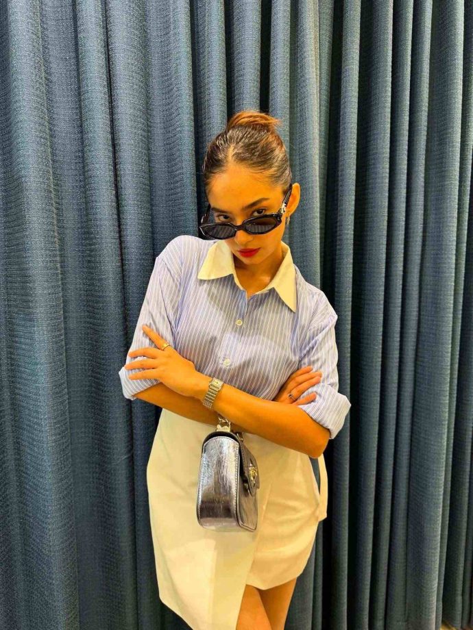 Anushka Sen Redefines Workwear With Chic Stripes And A Stylish Mini Skirt 956509