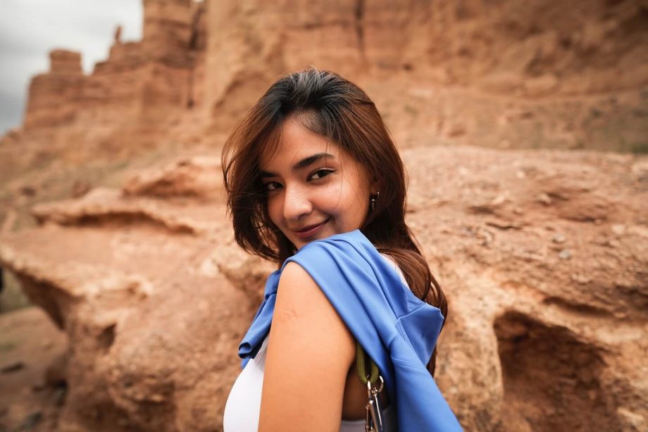 Anushka Sen’s Canyon Look is Travel Chic Goals 955224