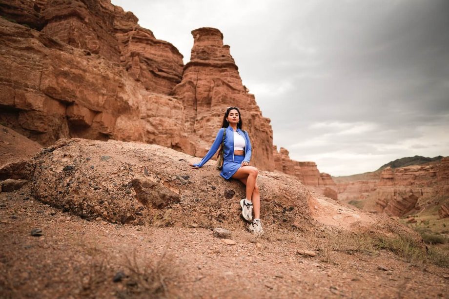 Anushka Sen’s Canyon Look is Travel Chic Goals 955212