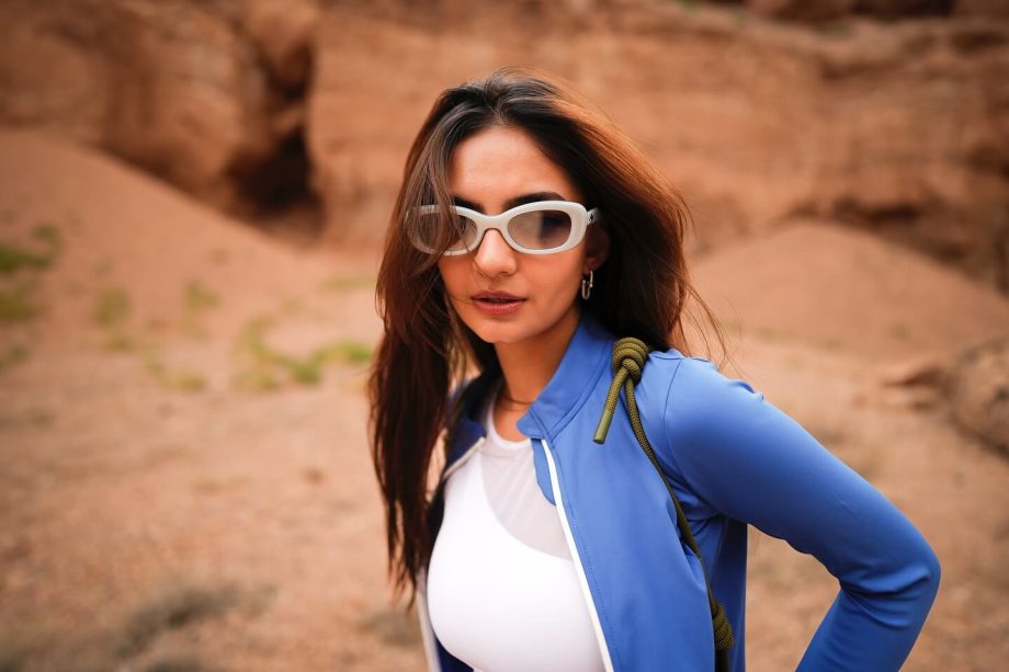 Anushka Sen’s Canyon Look is Travel Chic Goals 955216