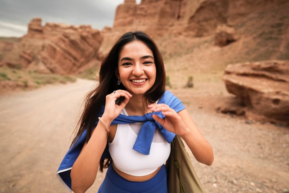 Anushka Sen’s Canyon Look is Travel Chic Goals 955217