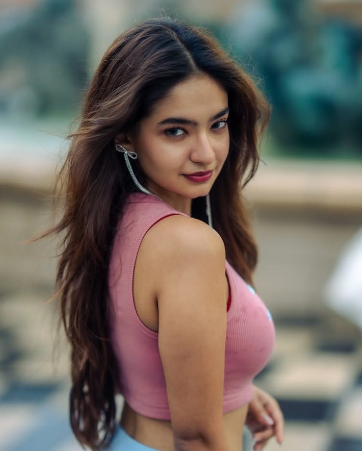 Anushka Sen’s Dreamy Throwback Look Is Stealing Hearts 957781