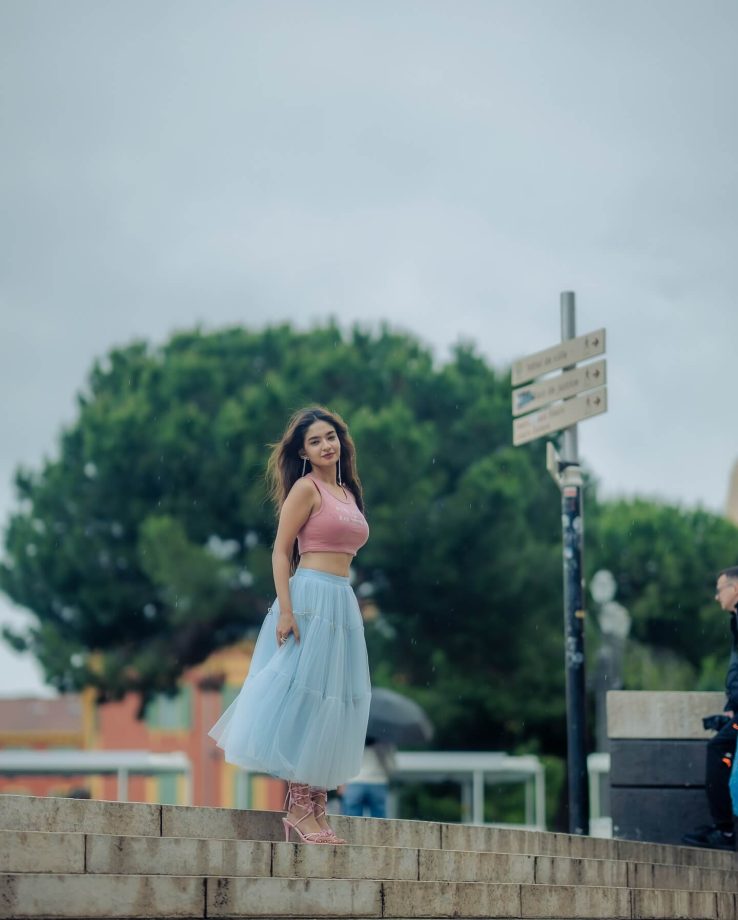 Anushka Sen’s Street Chic: Crop Top, Tulle Skirt & Tie‑Up Sandals Glam 956331