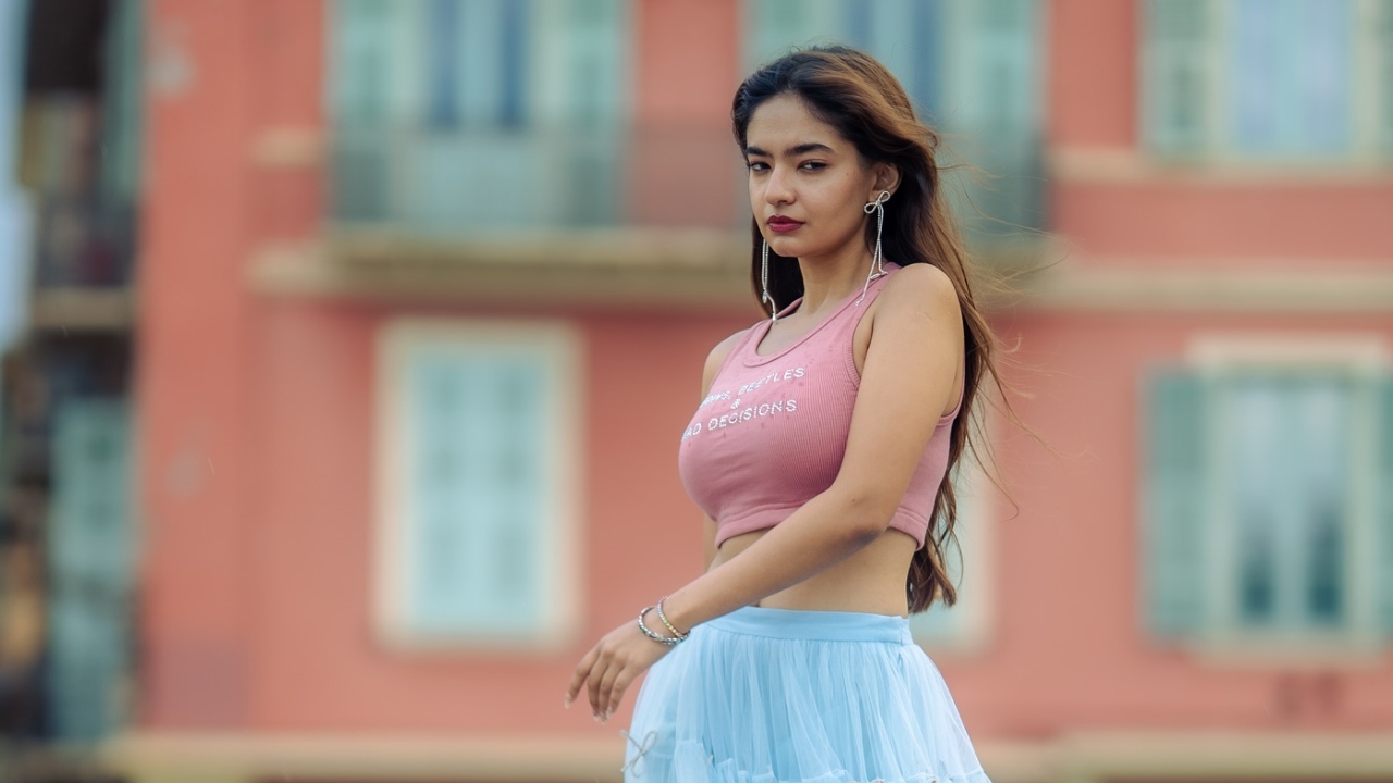 Anushka Sen’s Street Chic: Crop Top, Tulle Skirt & Tie‑Up Sandals Glam 956335