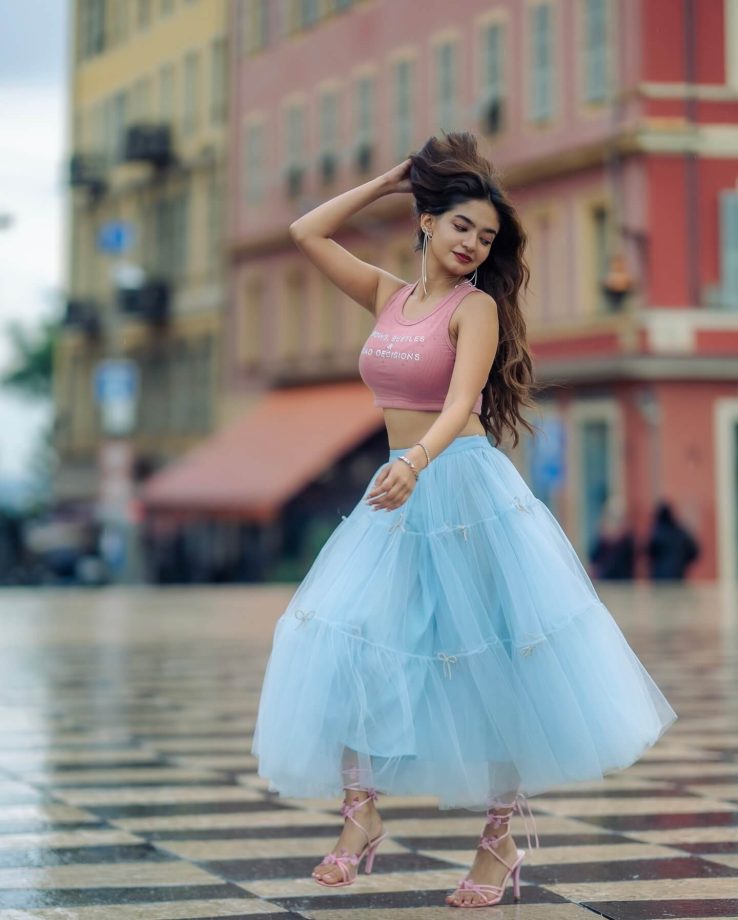 Anushka Sen’s Street Chic: Crop Top, Tulle Skirt & Tie‑Up Sandals Glam 956322