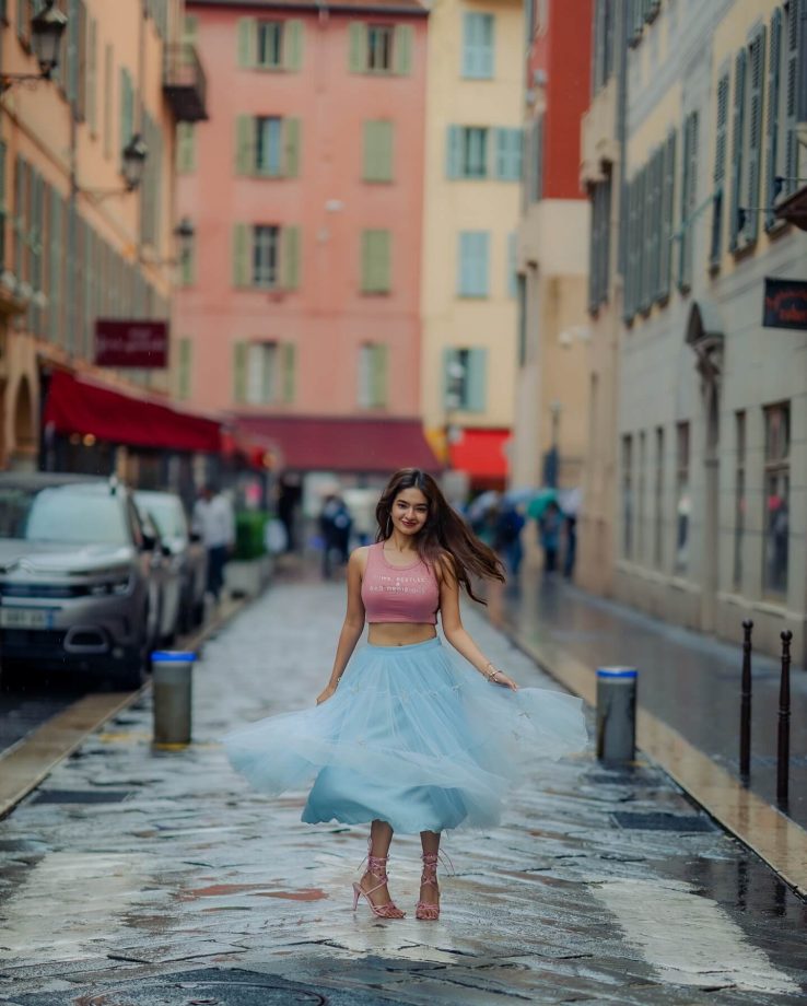 Anushka Sen’s Street Chic: Crop Top, Tulle Skirt & Tie‑Up Sandals Glam 956323