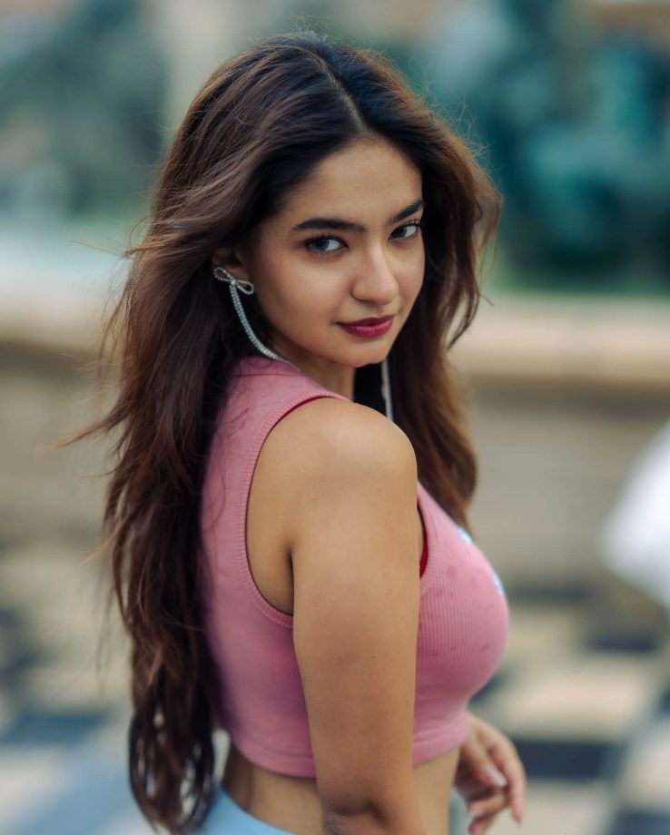 Anushka Sen’s Street Chic: Crop Top, Tulle Skirt & Tie‑Up Sandals Glam 956326