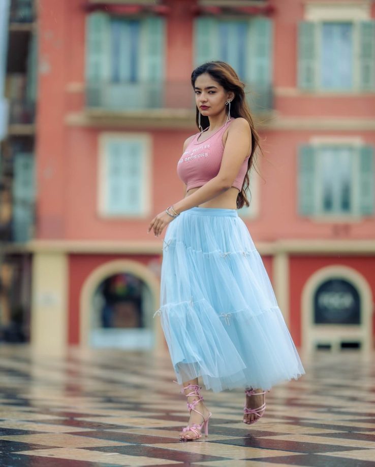 Anushka Sen’s Street Chic: Crop Top, Tulle Skirt & Tie‑Up Sandals Glam 956327