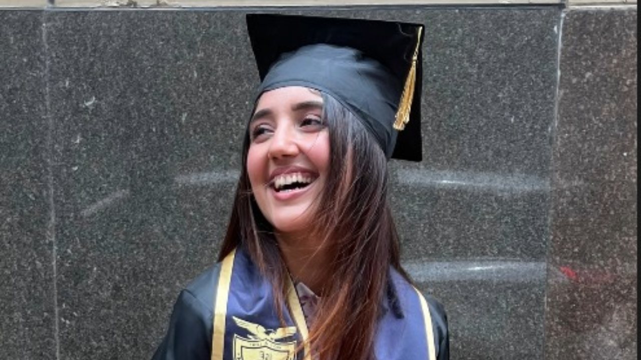 Ashnoor Kaur Graduates In BMM From Jai Hind College – A Perfect Blend Of Beauty With Brains! 958691