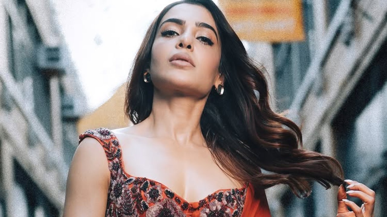 Samantha Ruth Prabhu Mesmerizes in a Saree with a Touch of Vintage Glam
