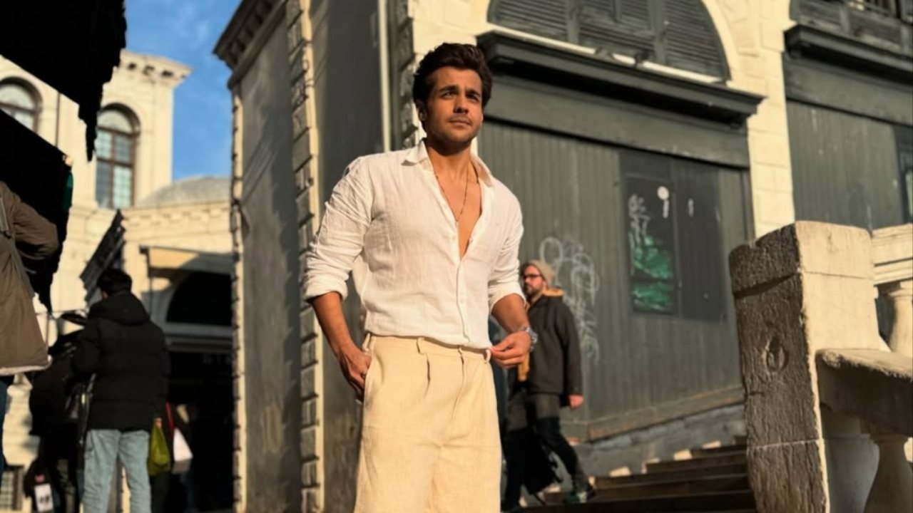 Handsome Alert! Ashish Chanchlani Turns Up the Heat in New Pictures Posted on Instagram