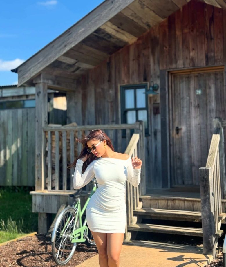 Avneet Kaur Drops Heat in an Off-Shoulder Body-Hugging Dress 959508
