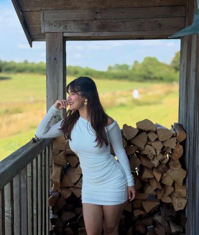 Avneet Kaur Drops Heat in an Off-Shoulder Body-Hugging Dress 959509
