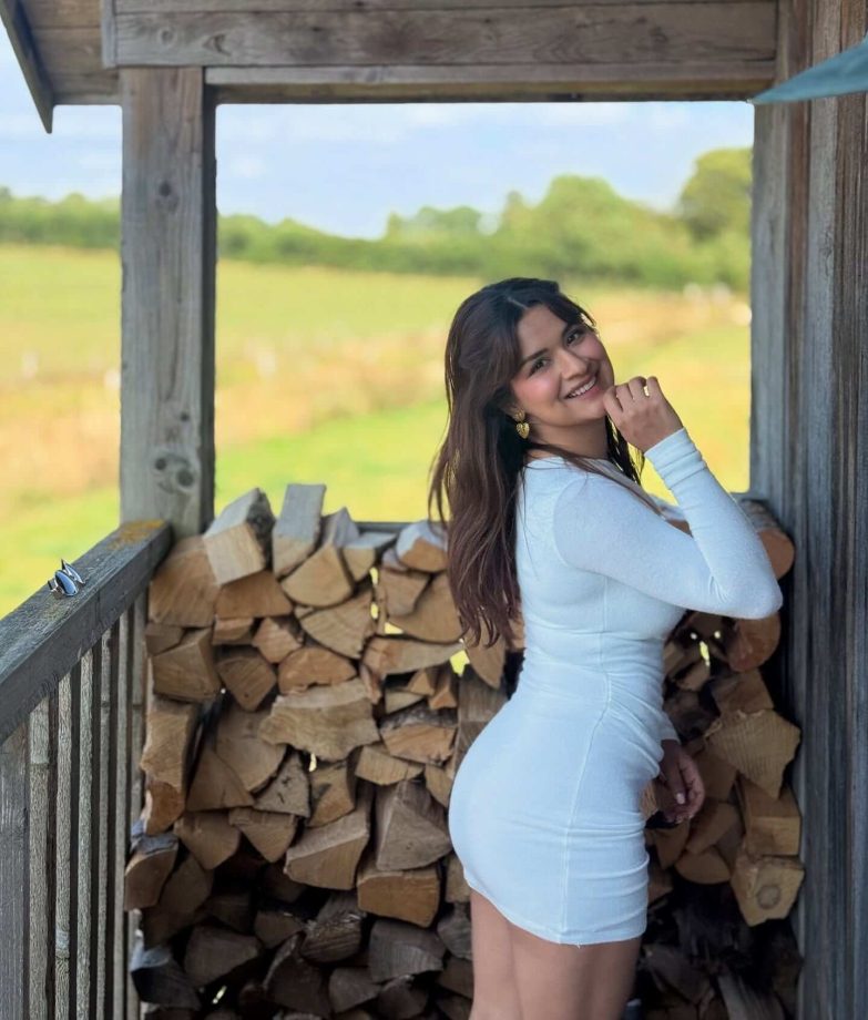 Avneet Kaur Drops Heat in an Off-Shoulder Body-Hugging Dress 959497