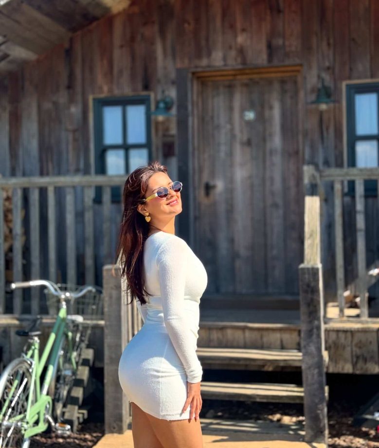 Avneet Kaur Drops Heat in an Off-Shoulder Body-Hugging Dress 959515