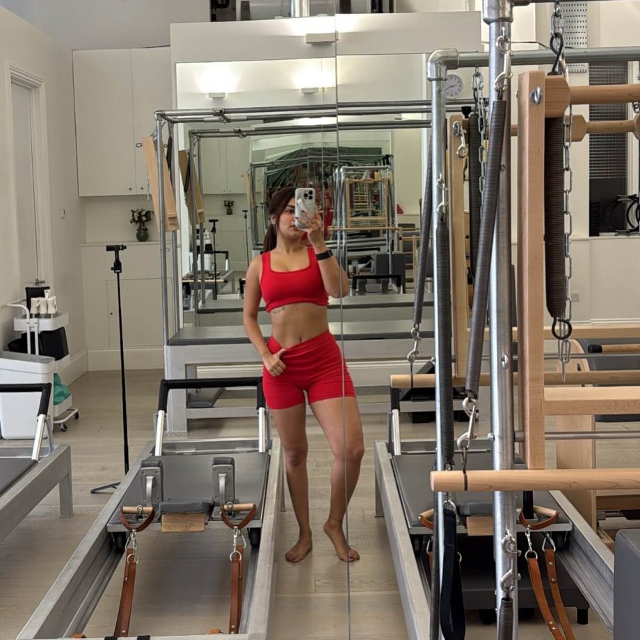 Avneet Kaur Learns Pilates On Her Vacation, Shares Bold And Stunning Pics From Gym 957317