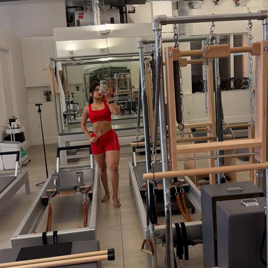 Avneet Kaur Learns Pilates On Her Vacation, Shares Bold And Stunning Pics From Gym 957308