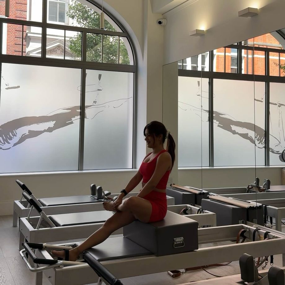 Avneet Kaur Learns Pilates On Her Vacation, Shares Bold And Stunning Pics From Gym 957309