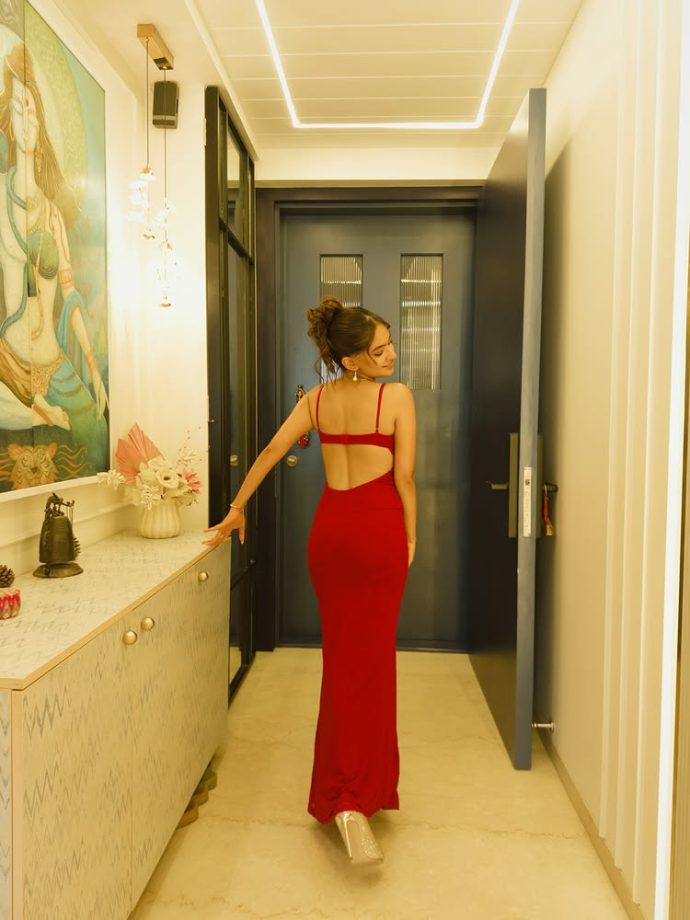 Avneet Kaur, Mouni Roy & Anushka Sen Set Temperatures Soaring In Backless Dresses – See Pics 958713