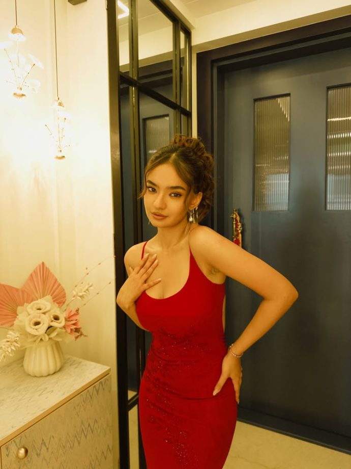 Avneet Kaur, Mouni Roy & Anushka Sen Set Temperatures Soaring In Backless Dresses – See Pics 958714
