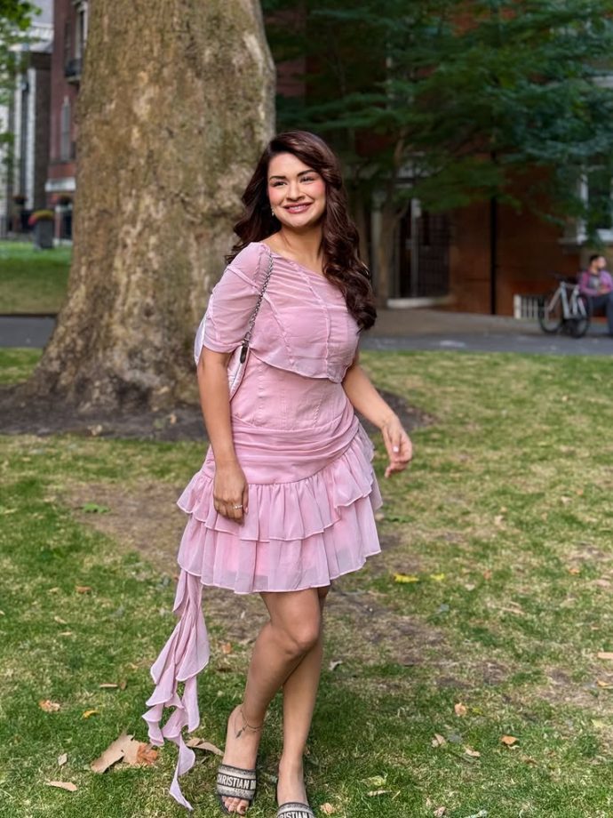 Avneet Kaur, Mouni Roy & Anushka Sen Set Temperatures Soaring In Backless Dresses – See Pics 958719