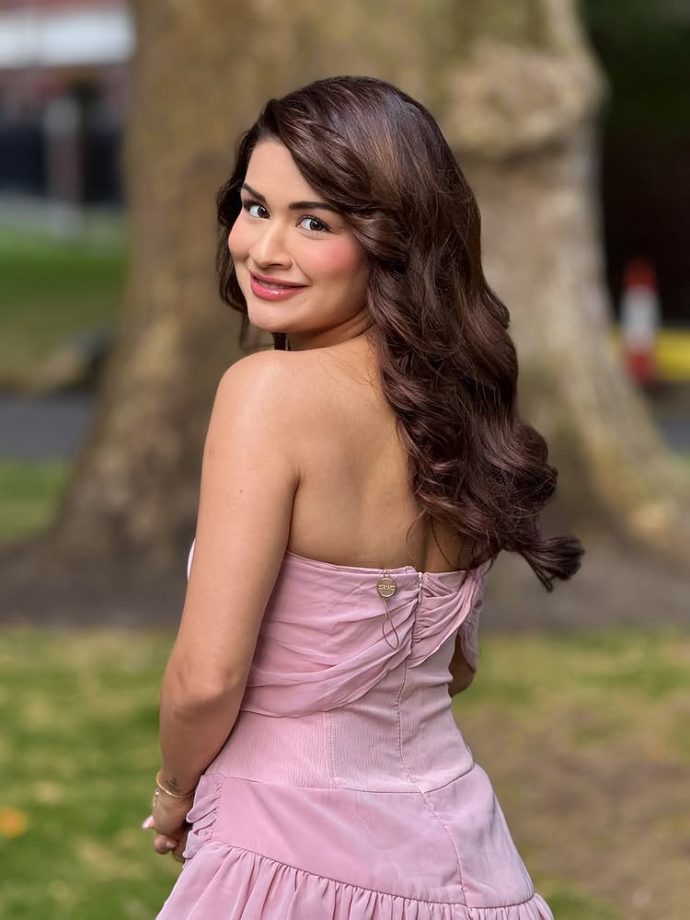 Avneet Kaur, Mouni Roy & Anushka Sen Set Temperatures Soaring In Backless Dresses – See Pics 958720