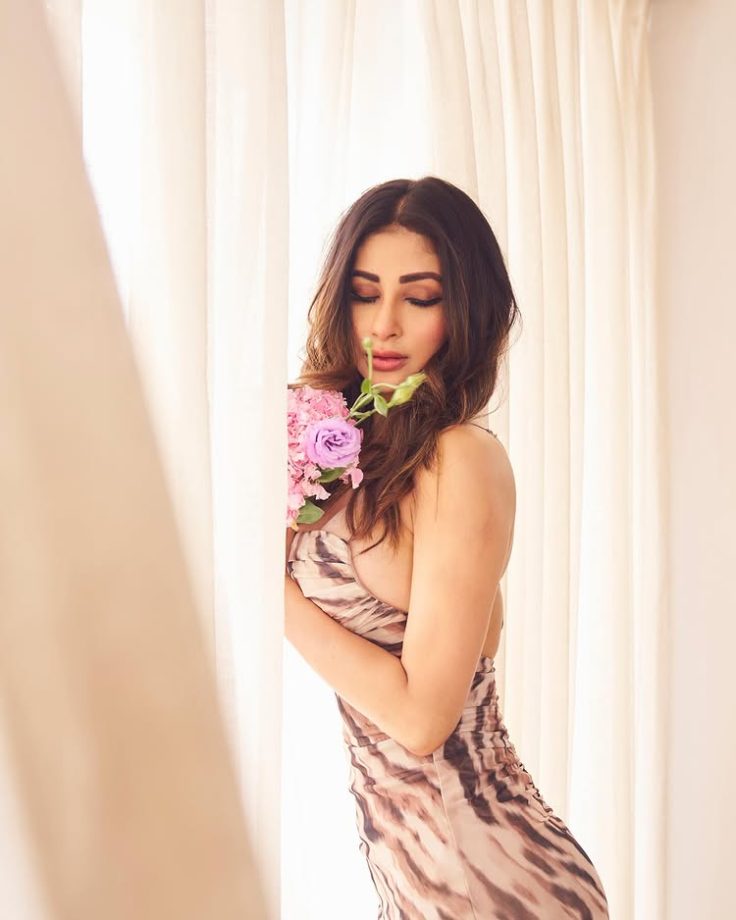 Avneet Kaur, Mouni Roy & Anushka Sen Set Temperatures Soaring In Backless Dresses – See Pics 958703