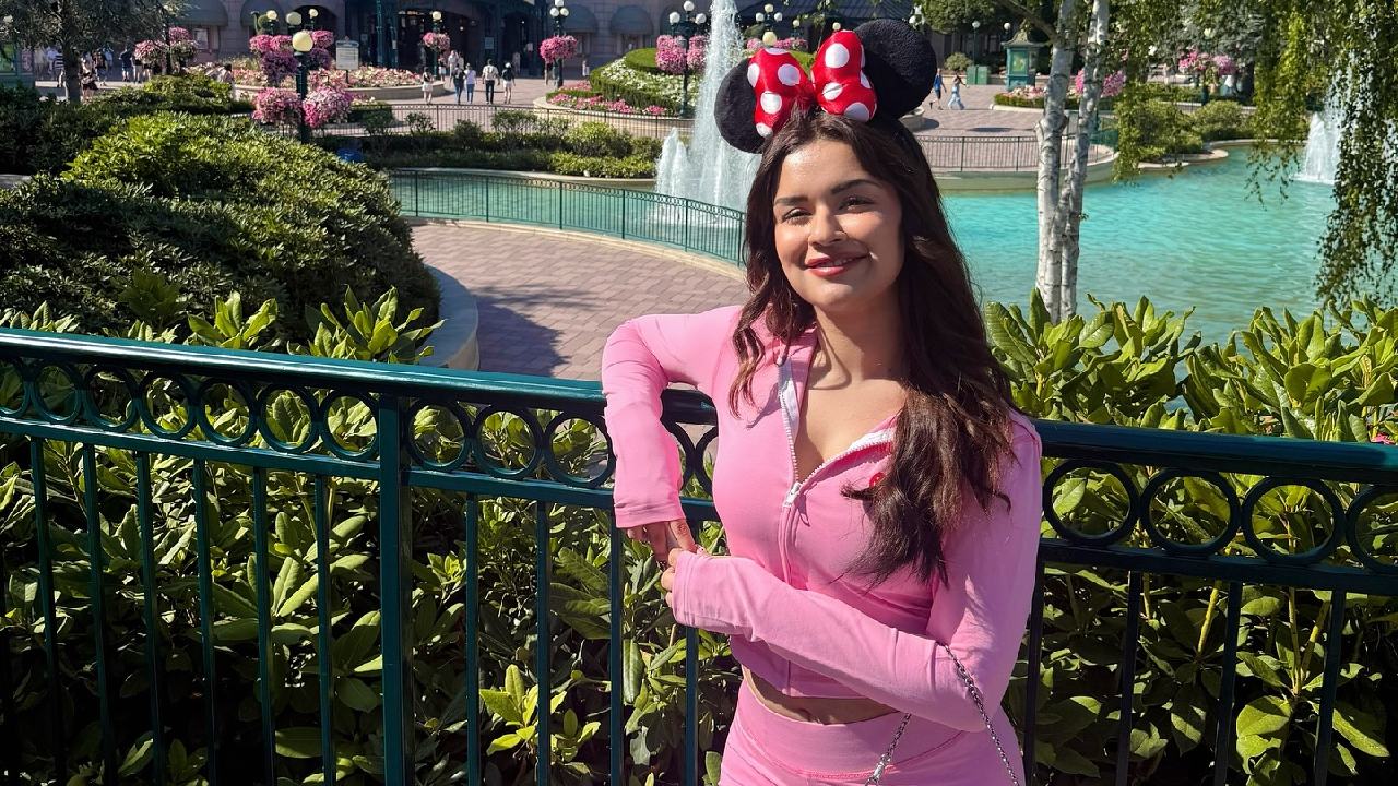 Avneet Kaur's Magical Disneyland Diaries Are Too Fun To Miss! See Pics 954545