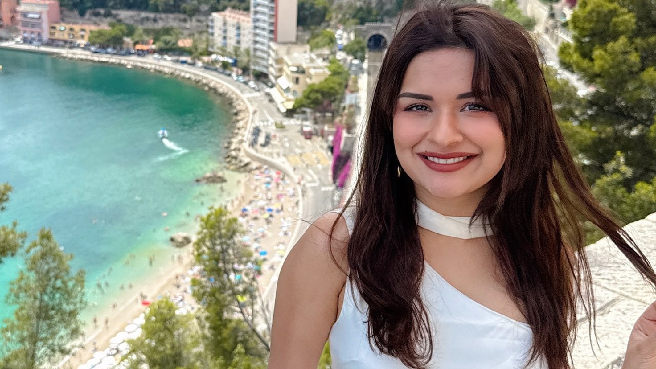 Avneet Kaur’s Riviera Look is Straight Out of a Vintage Dream 955238