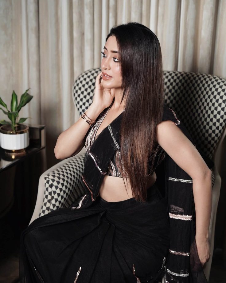 Bade Achhe Lagte Hain 3's Bhagya aka Shivangi Joshi Slays in Desi Chic Look 959139
