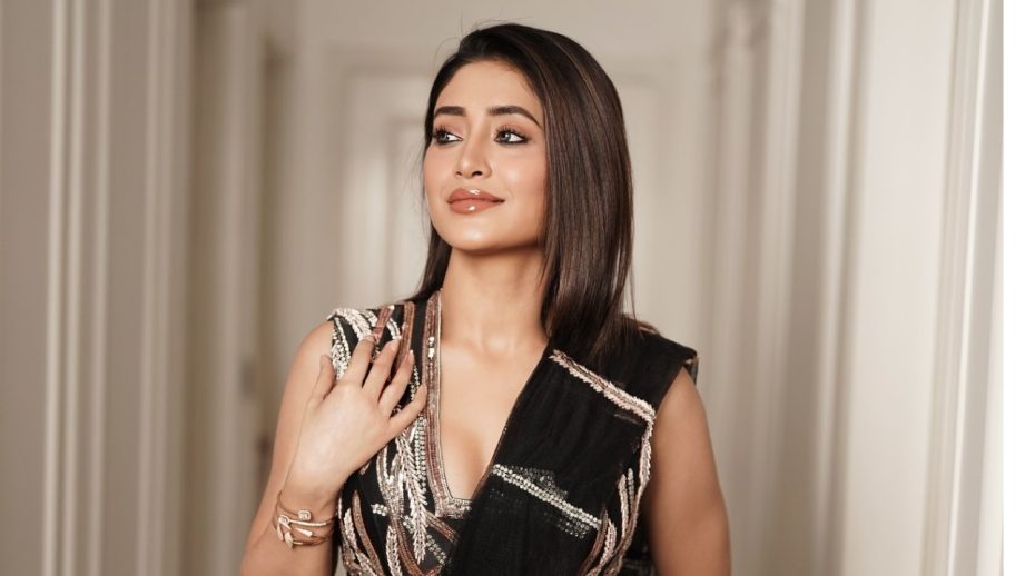 Bade Achhe Lagte Hain 3's Bhagya aka Shivangi Joshi Slays in Desi Chic Look 959141