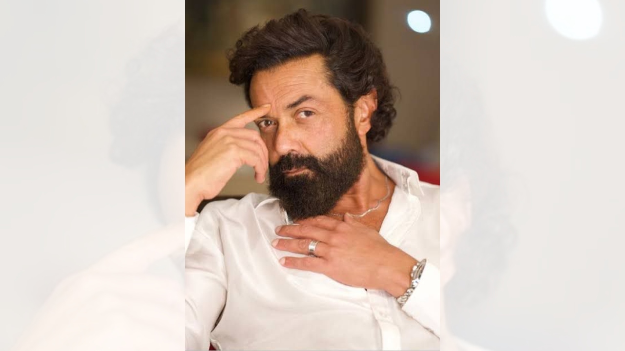 Bobby Deol Takes a Break from His London Vacation for Something Big? 955065